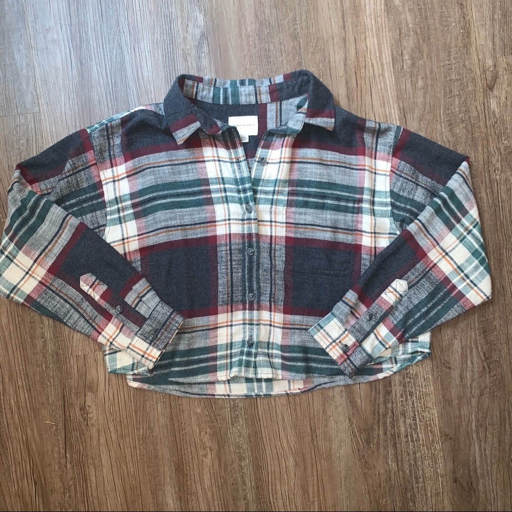 American Eagle Cozy Cabin Cropped Flannel Size M